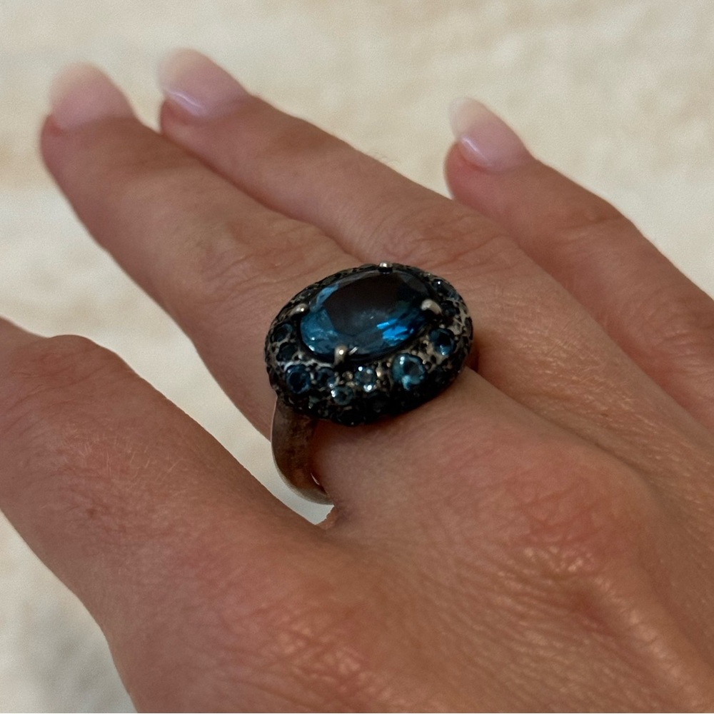 Stunning Blue Crystal Cocktail Ring - Picture 12 of 12